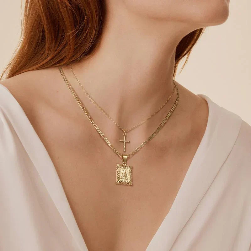 Halsbandsset med kors och initial | Guld