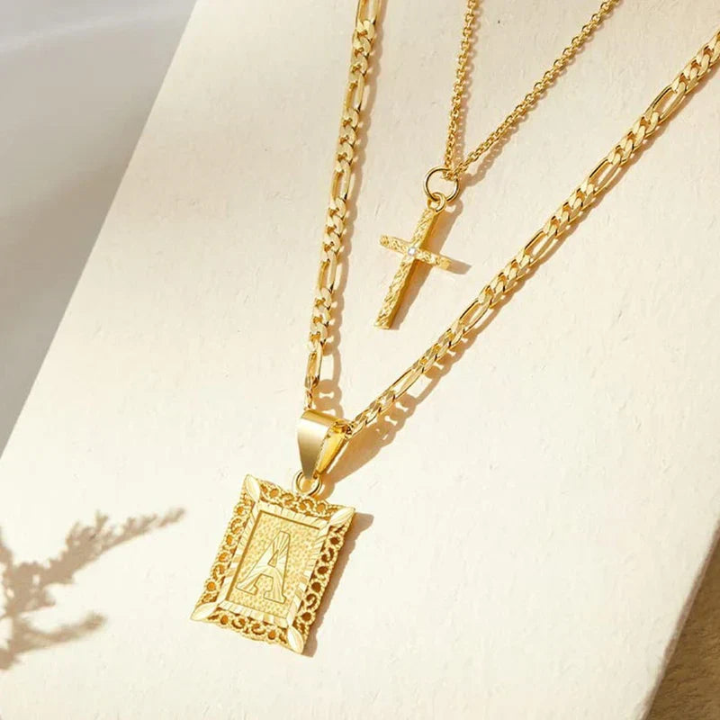Halsbandsset med kors och initial | Guld