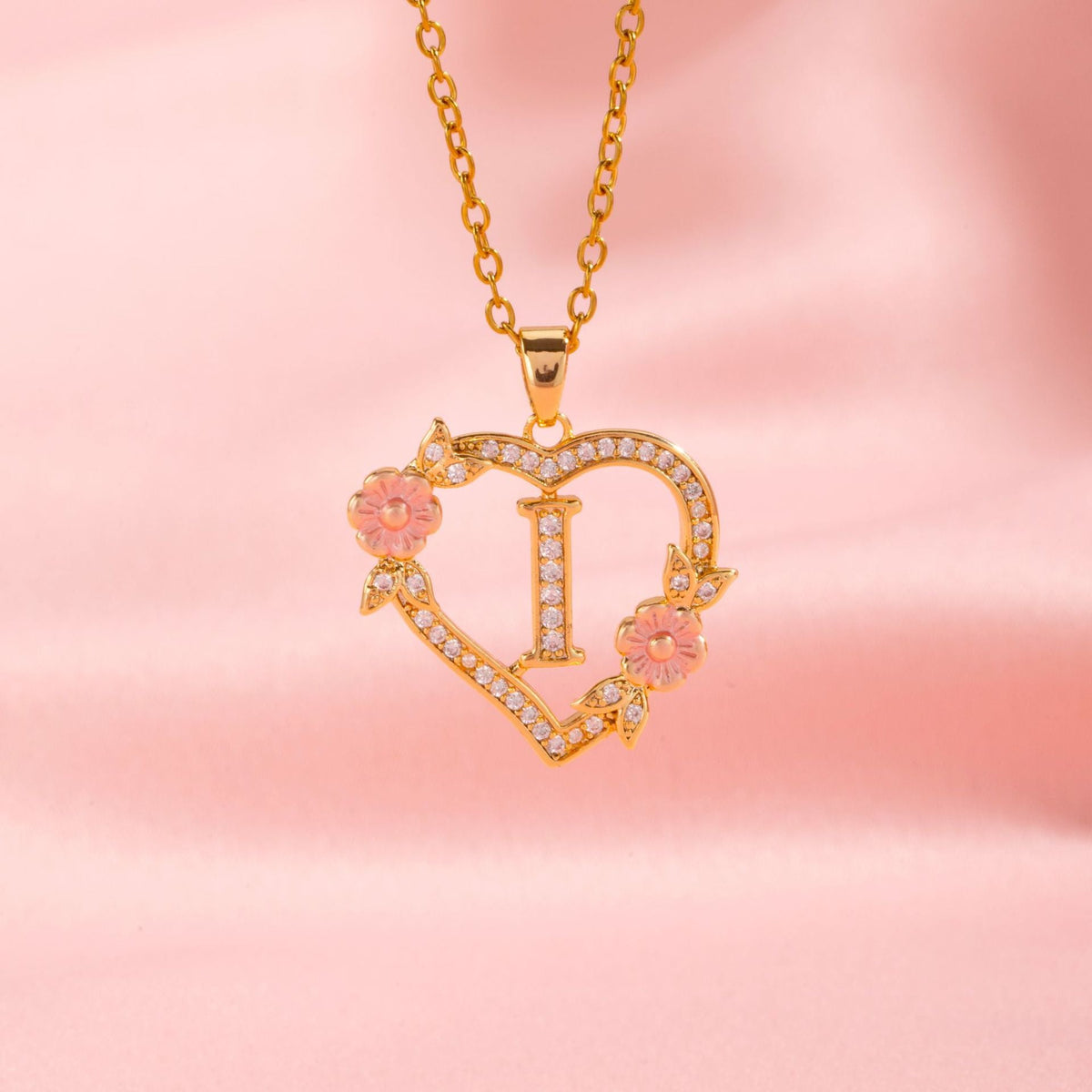 Halsband med blomberlock och initial | Guld