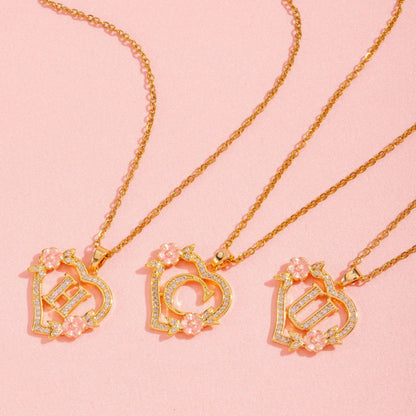 Halsband med blomberlock och initial | Guld