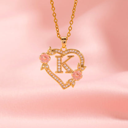 Halsband med blomberlock och initial | Guld