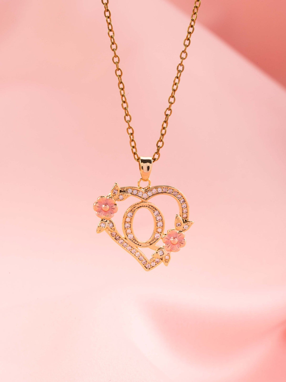 Halsband med blomberlock och initial | Guld