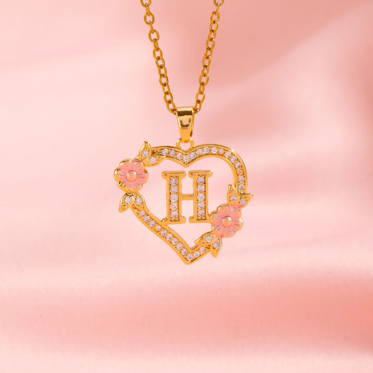 Halsband med blomberlock och initial | Guld
