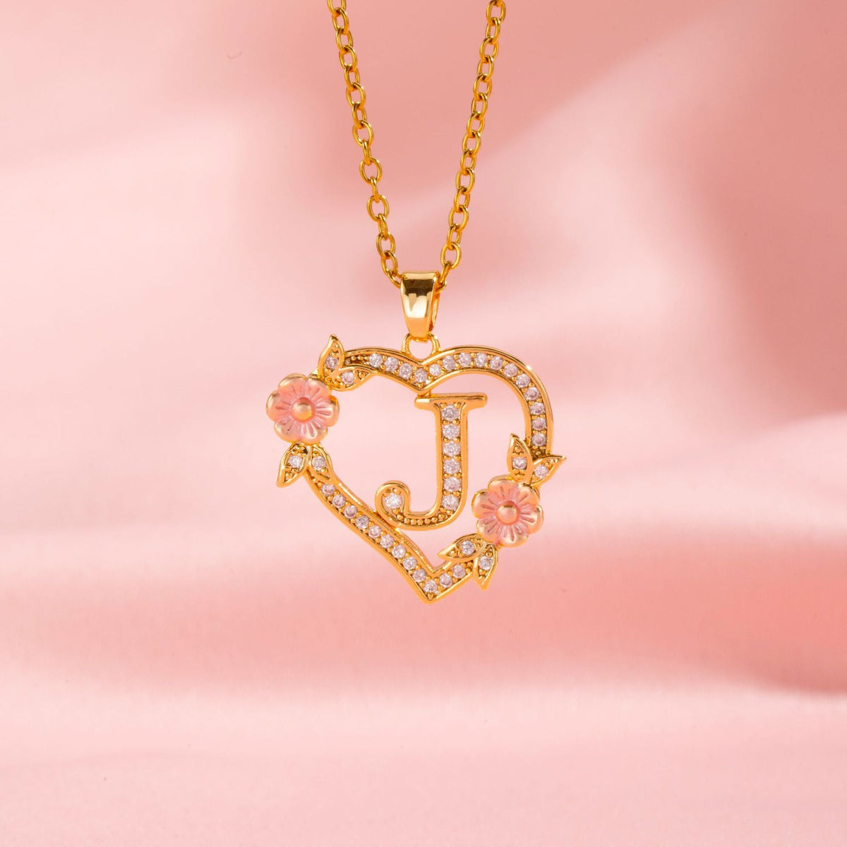 Halsband med blomberlock och initial | Guld