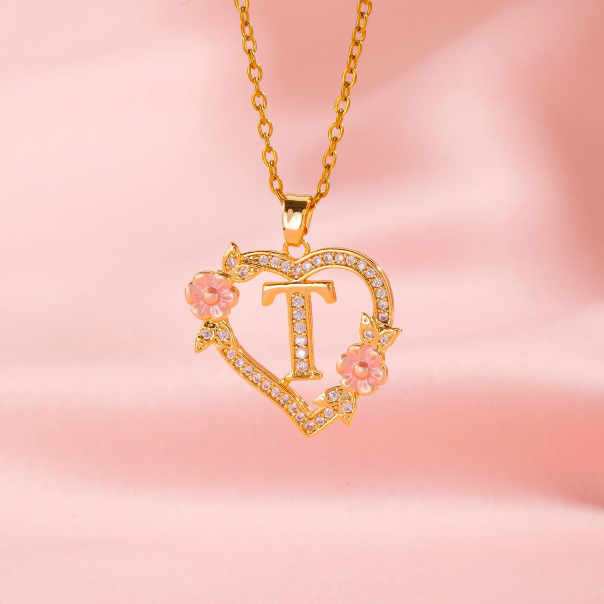 Halsband med blomberlock och initial | Guld