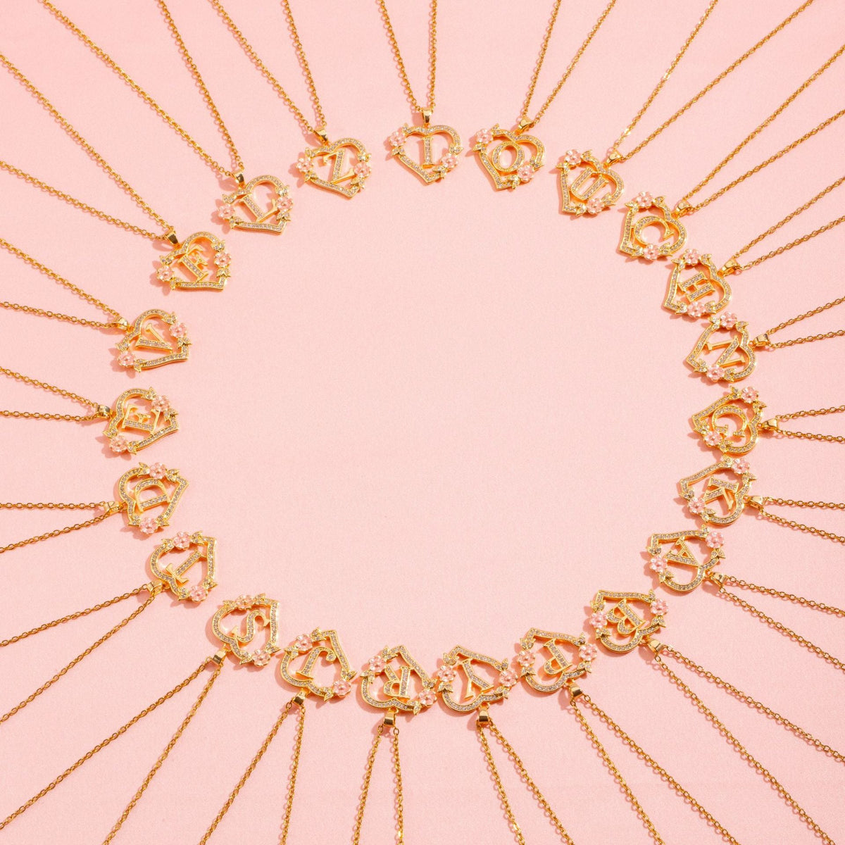 Halsband med blomberlock och initial | Guld