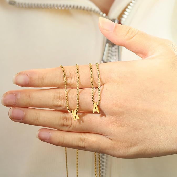 Halsband med initial i kärleksbrevstil - Guld