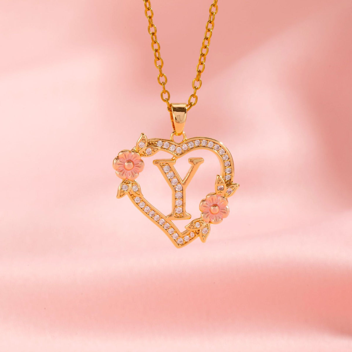 Halsband med blomberlock och initial | Guld