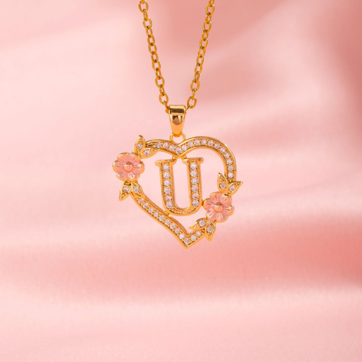 Halsband med blomberlock och initial | Guld