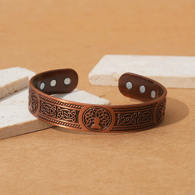 Koppararmband med urgammalt flätmönster