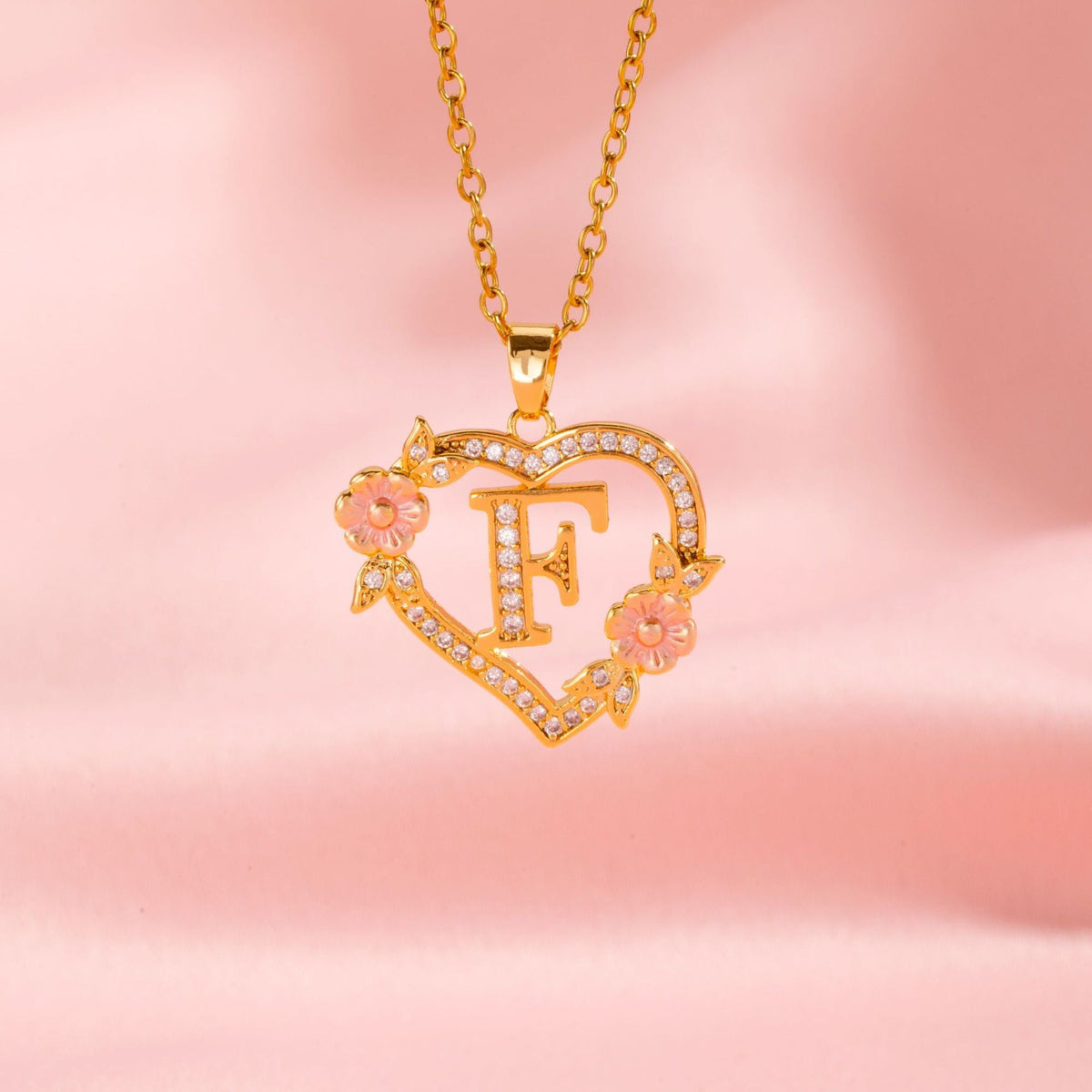 Halsband med blomberlock och initial | Guld