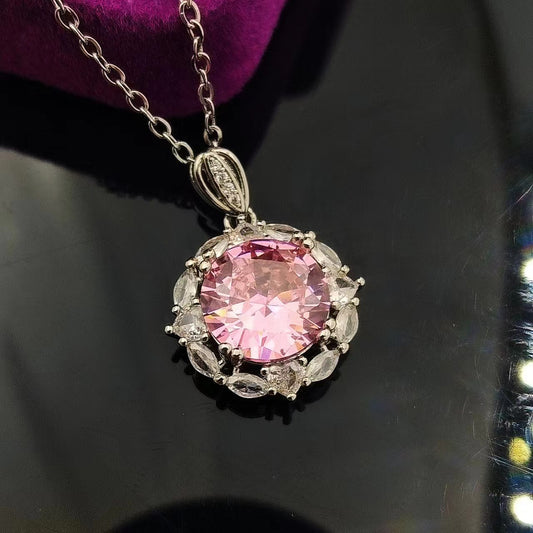 Halsband med oval rosenslipad kroninfattning | Vitguld