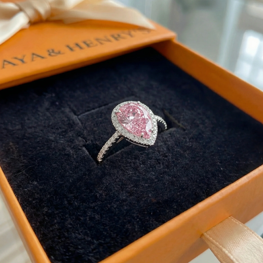 Droppformad rosa safirring | Vitguld