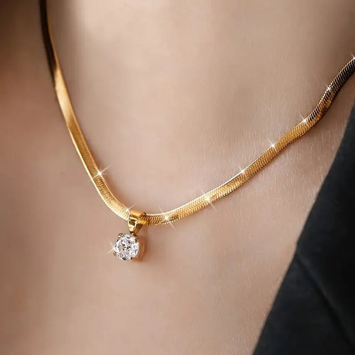 Elegantt halsband med strasshänge | Guld